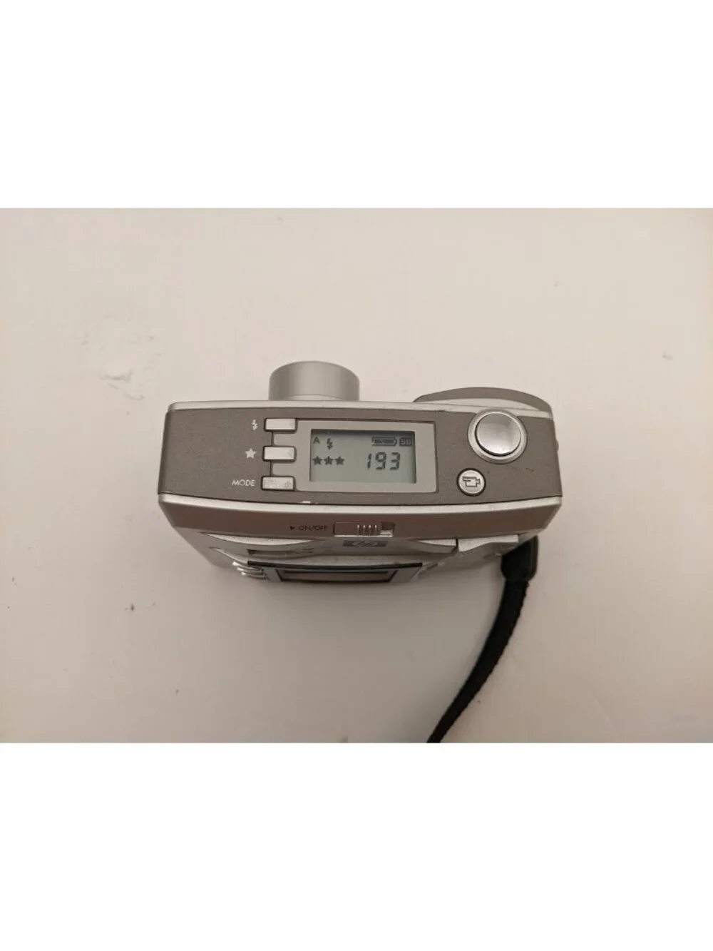HP 735 PHOTOSMART Digital Camera w/ Wrist Strap | 3.2 MP | Silver | Q2210A USED